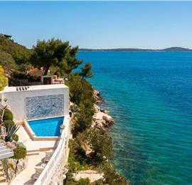 6 Bedroom Waterfront Villa with Pool in Uvala Ljubljeva near Trogir, Sleeps 12-13